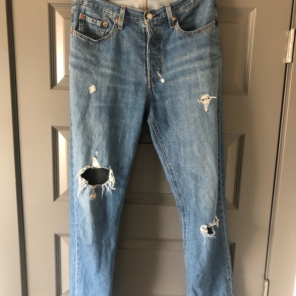 High waisted boyfriend distressed Levi’s